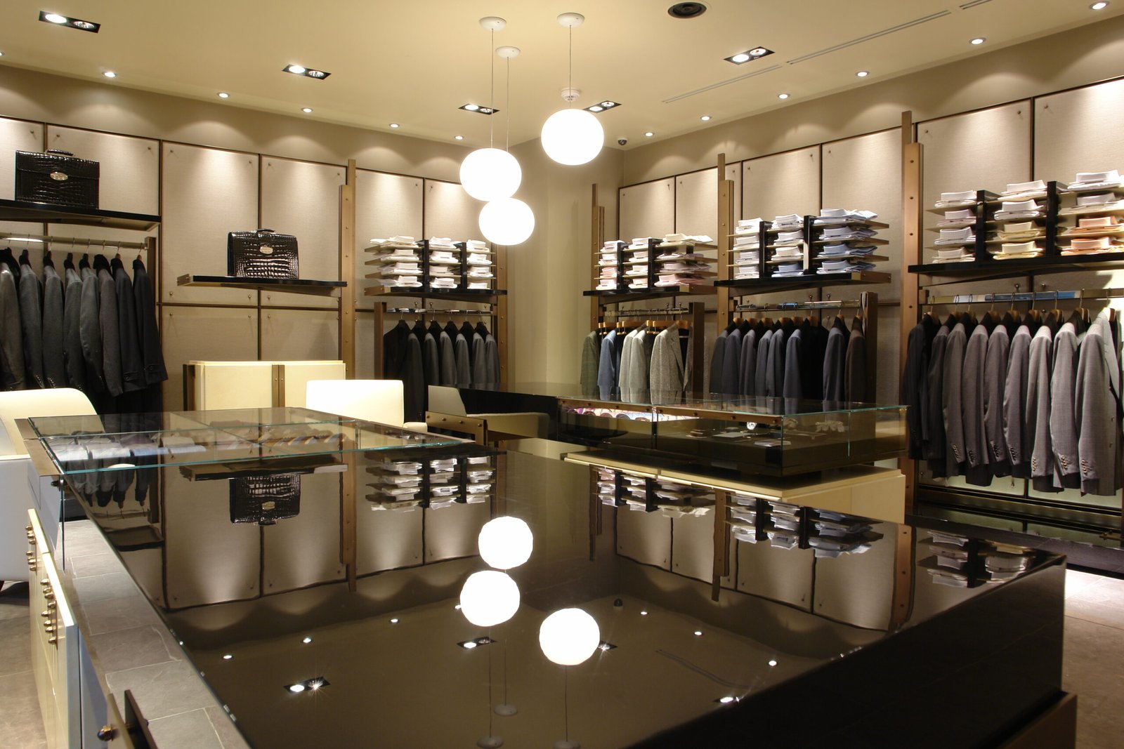 Showroom Interior Decorator and store